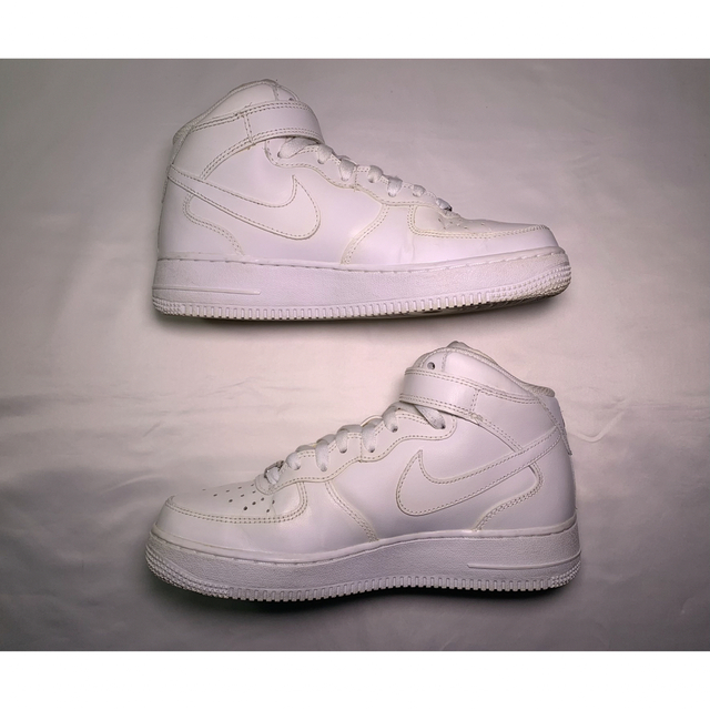 NIKE(ナイキ)のNIKE AIR FORCE 1 MID WMNS WHITE 24.5cm レディースの靴/シューズ(スニーカー)の商品写真