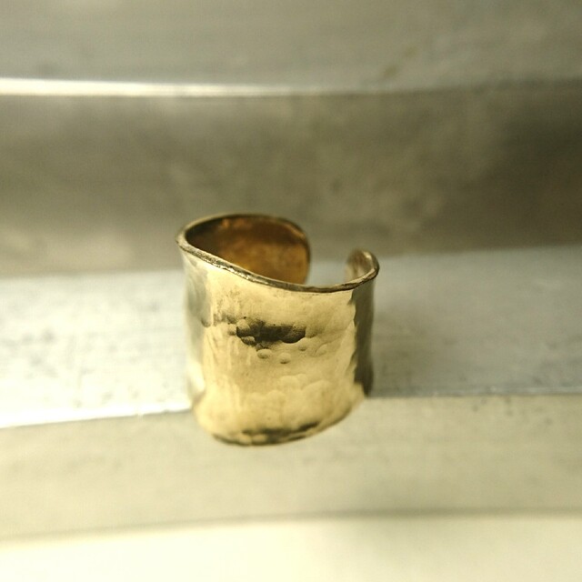 ◯真鍮イヤーカフ ライズアップ◯ハンドメイド レディースのアクセサリー(イヤーカフ)の商品写真