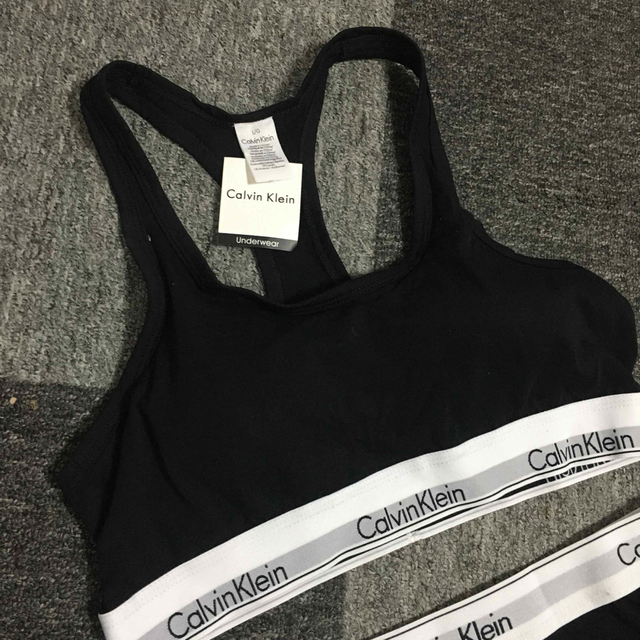 ck Calvin Klein(シーケーカルバンクライン)のカルバンクライン　レディース　上下セット　スポブラ&ショーツ　黒　下着　Sサイズ レディースの下着/アンダーウェア(ブラ&ショーツセット)の商品写真