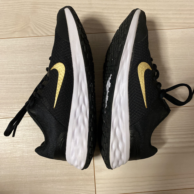 NIKE(ナイキ)のナイキ ジュニアスニーカー 22.5cm キッズ/ベビー/マタニティのキッズ靴/シューズ(15cm~)(スニーカー)の商品写真