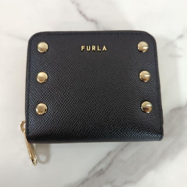 Furla - 【新品】FURLAフルラ ラウンドジップ 二つ折り財布 スタッズの