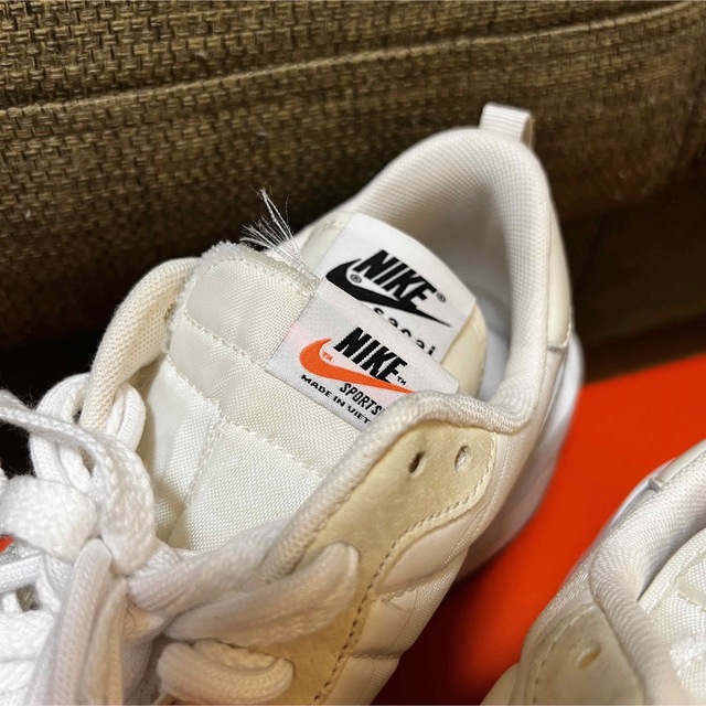 NIKE(ナイキ)の【中古】NIKE × SACAI VaporWaffle 27.5 White メンズの靴/シューズ(スニーカー)の商品写真