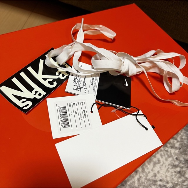 NIKE(ナイキ)の【中古】NIKE × SACAI VaporWaffle 27.5 White メンズの靴/シューズ(スニーカー)の商品写真