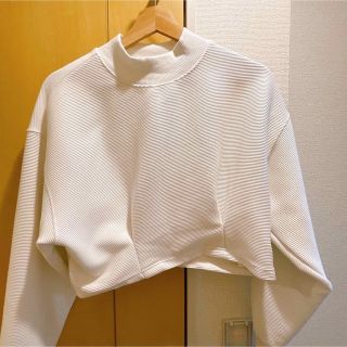 エモダ(EMODA)の【最終値下げ】EMODA ショート丈 白トップス(カットソー(長袖/七分))