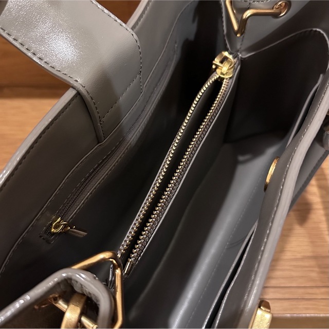 Charles and Keith(チャールズアンドキース)のチャールズアンドキース トップハンドルストラクチャーバッグ グレー レディースのバッグ(ハンドバッグ)の商品写真