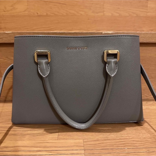 Charles and Keith(チャールズアンドキース)のチャールズアンドキース トップハンドルストラクチャーバッグ グレー レディースのバッグ(ハンドバッグ)の商品写真