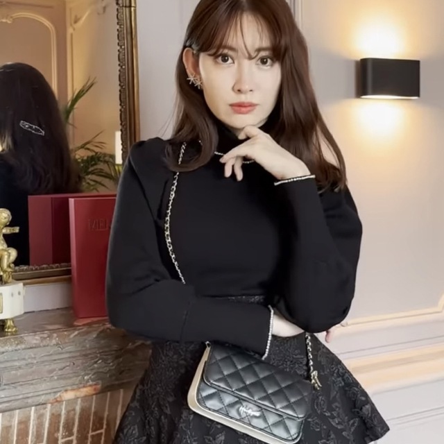 Her lip to(ハーリップトゥ)のCrystal Embellished Turtleneck Knit Top レディースのトップス(ニット/セーター)の商品写真