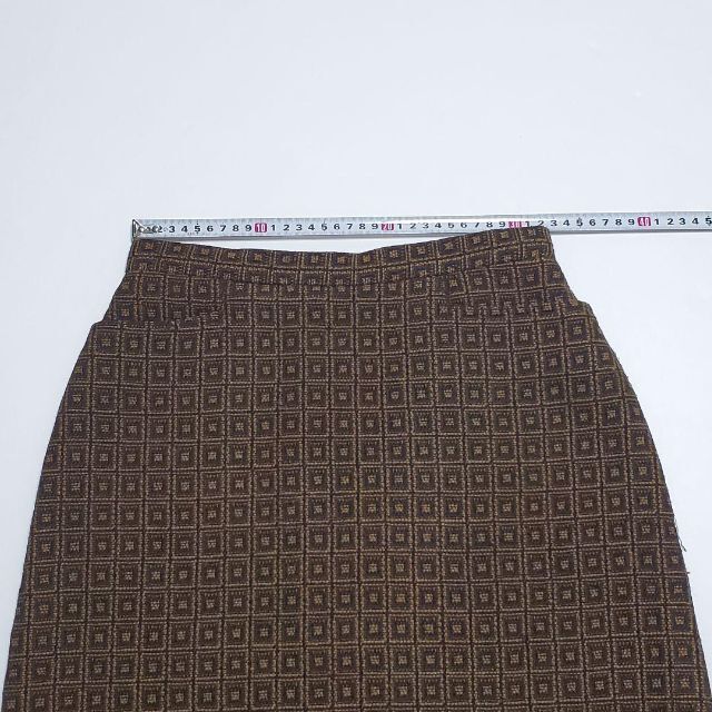 INDIVI(インディヴィ)のINDIVI インディヴィ 膝丈スカート 総柄 サイズ38（約Mサイズ相当） レディースのスカート(ひざ丈スカート)の商品写真