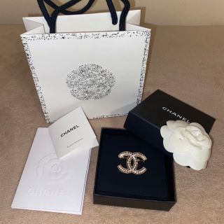 シャネル(CHANEL)の【美品】CHANEL ゴールド　ブローチ　ココマーク　パール【正規品保証】(ブローチ/コサージュ)