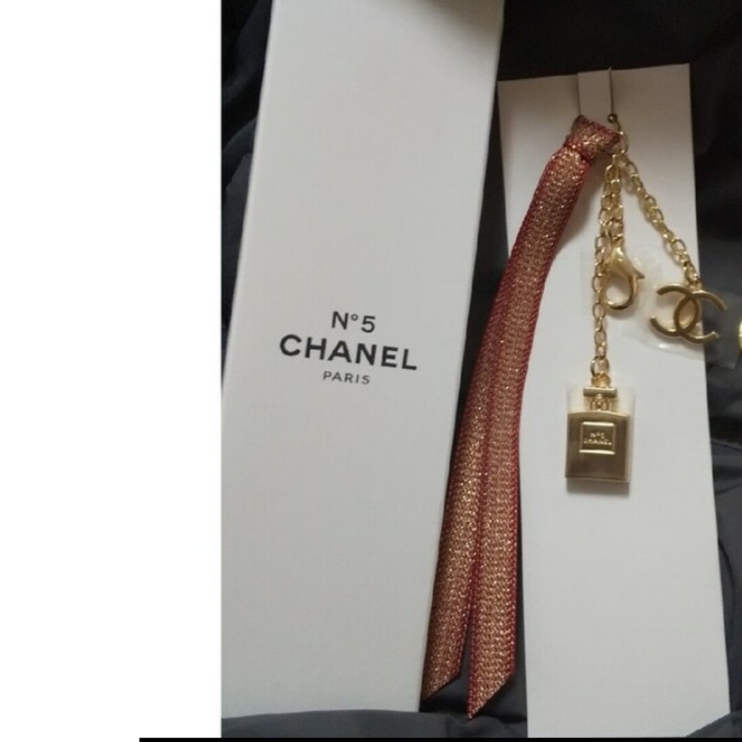 SALE新作 CHANEL - CHANEL シャネル2022ホリデー限定ノベルティの通販