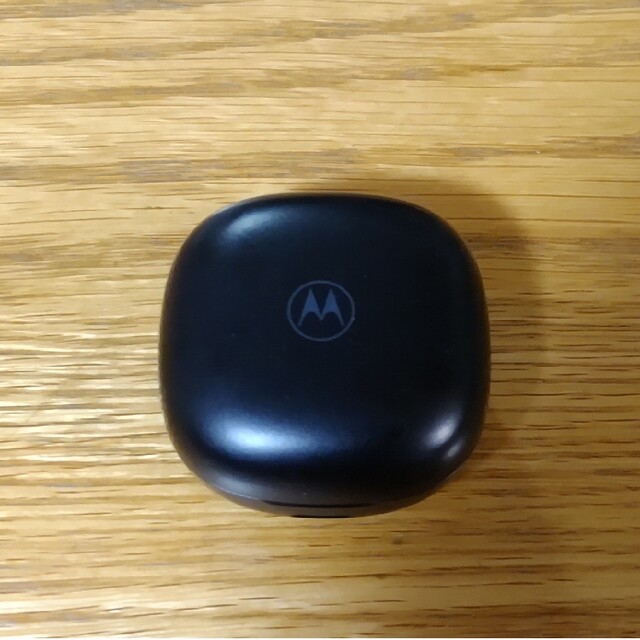 Motorola(モトローラ)の新品　motorola Motobuds Charge SH067 スマホ/家電/カメラのオーディオ機器(ヘッドフォン/イヤフォン)の商品写真