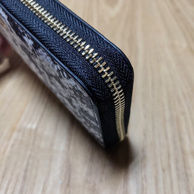 COACH - COACH 長財布 ラウンドファスナー 白と黒の通販 by チータ ...