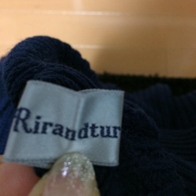 Rirandture(リランドチュール)の送料無料！大人気 リランドチュール 七分袖 ショルダーオープンセーター 紺色 M レディースのトップス(ニット/セーター)の商品写真