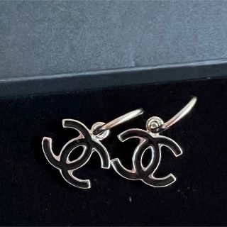 シャネル フープピアス(シルバー/銀色系)の通販 56点 | CHANELを買う シャネル フープピアス(シルバー/銀色系)の通販 56点 | CHANELを買う