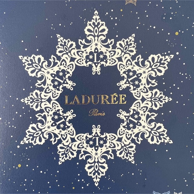 LADUREE(ラデュレ)のラデュレ クリスマスコレクション　2022 カタログ エンタメ/ホビーのコレクション(印刷物)の商品写真