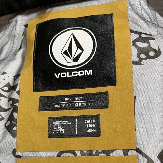 volcom(ボルコム)のVOLCOMスノーウェア スポーツ/アウトドアのスノーボード(ウエア/装備)の商品写真