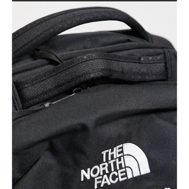 THE NORTH FACE(ザノースフェイス)の新品タグ付き　ノースフェイス　バックパック VAULT 27L  リュック メンズのバッグ(バッグパック/リュック)の商品写真