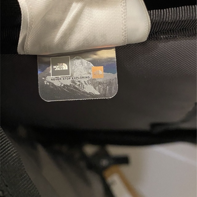 THE NORTH FACE(ザノースフェイス)の新品タグ付き　ノースフェイス　バックパック VAULT 27L  リュック メンズのバッグ(バッグパック/リュック)の商品写真
