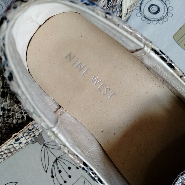 NINE WEST(ナインウエスト)のNINE WEST 71/2ヘビ柄ローファー レディースの靴/シューズ(ローファー/革靴)の商品写真