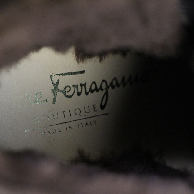 Salvatore Ferragamo(サルヴァトーレフェラガモ)のフェラガモ　ショートブーツ スエード　レースアップ　　5 D　22.0 レディースの靴/シューズ(ブーツ)の商品写真