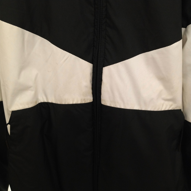NIKE(ナイキ)のNIKE ナイキ ロゴ 中綿 ジップアップ ナイロン ジャケット ブラック CD9235-010 メンズのジャケット/アウター(フライトジャケット)の商品写真