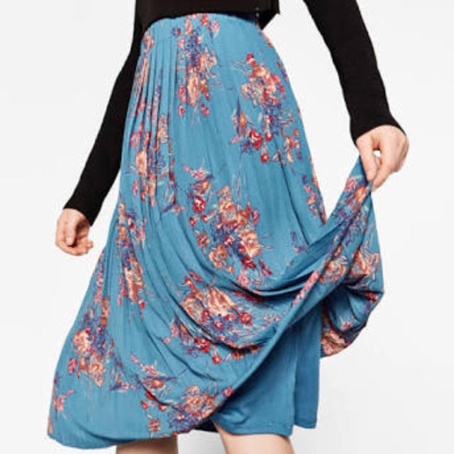 ZARA(ザラ)のsaaya様 ZARA 今季花柄プリーツスカート レディースのスカート(ひざ丈スカート)の商品写真