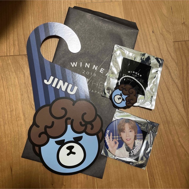 WINNER(ウィナー)のWINNER ジヌ グッズ 缶バッジ ヘアゴム エンタメ/ホビーのCD(K-POP/アジア)の商品写真