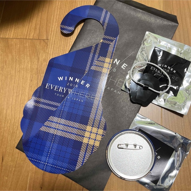 WINNER(ウィナー)のWINNER ジヌ グッズ 缶バッジ ヘアゴム エンタメ/ホビーのCD(K-POP/アジア)の商品写真