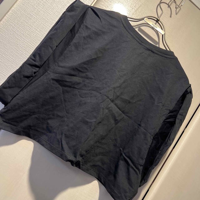 ZARA(ザラ)のZARA 黒　トップス　クロップド　チラ見せ レディースのトップス(Tシャツ(半袖/袖なし))の商品写真