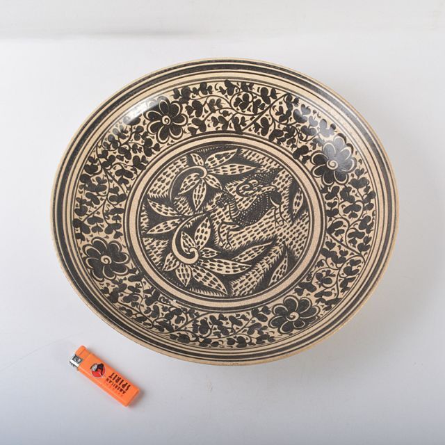 中国　磁州窯白磁　鉄絵神獣花卉文　大皿　飾皿　直径約38㎝　C　R5262C美術品/アンティーク