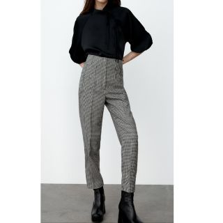 ザラ(ZARA)のテーパードパンツ ハイウエスト  千鳥柄 グリーン(カジュアルパンツ)