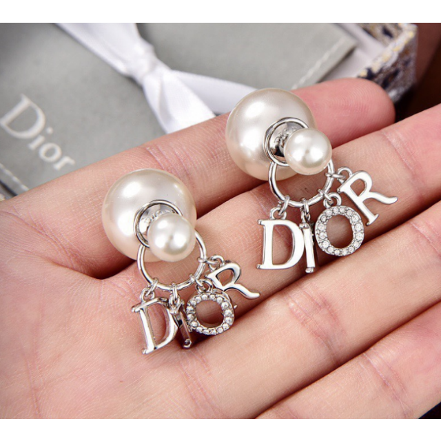 再入荷】 人気美品*DIOR☆ディオール ピアス☆新品未使用 ¥9020