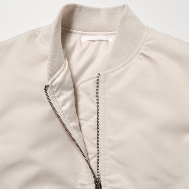 UNIQLO(ユニクロ)のUNIQLO MA-1ブルゾン オフホワイト M レディースのジャケット/アウター(ブルゾン)の商品写真