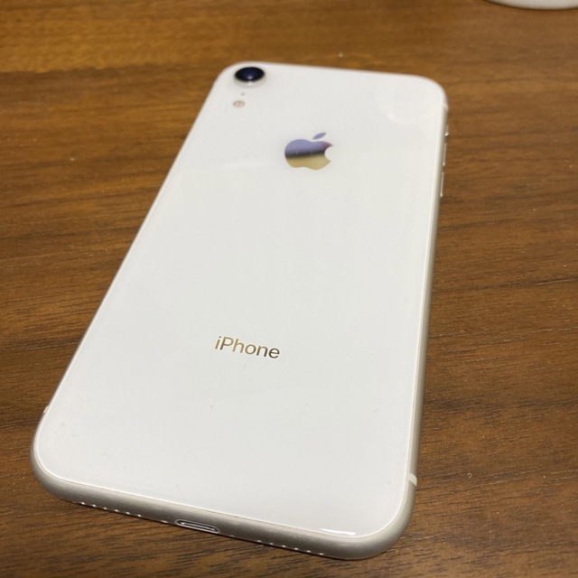 iphone XR 128G white 中古品 スマホ/家電/カメラのスマートフォン/携帯電話(スマートフォン本体)の商品写真