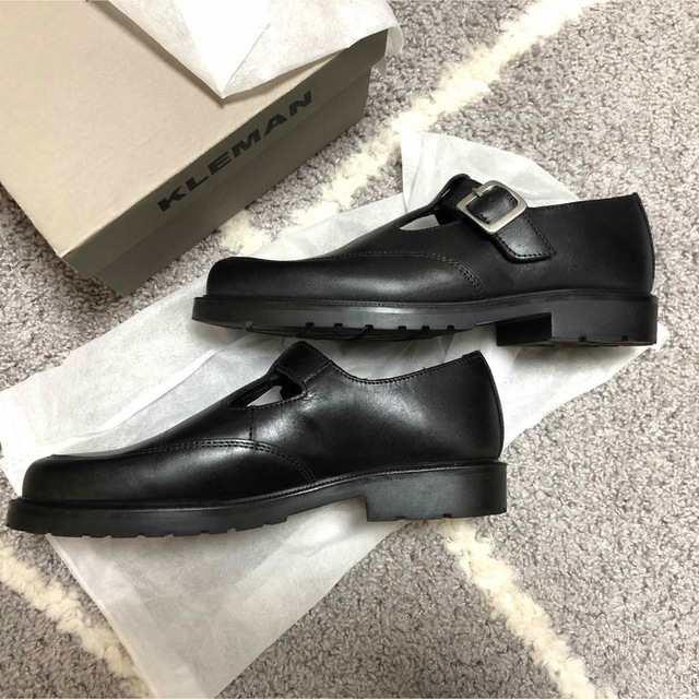 KLEMAN(クレマン)のクレマンDAISY Tストラップ付きレザーシューズ　黒　DAISY-EN-347 レディースの靴/シューズ(ローファー/革靴)の商品写真