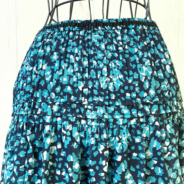 しまむら(シマムラ)の美品♡ ランダム プリーツスカート 花柄 グラフィック柄 レディースのスカート(ひざ丈スカート)の商品写真