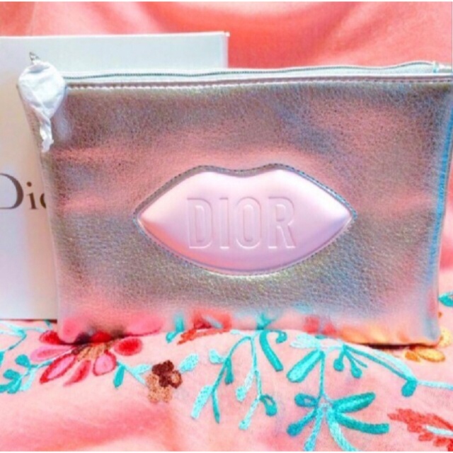 Dior(ディオール)のディオール シルバー リップ ノベルティ ポーチ レディースのファッション小物(ポーチ)の商品写真