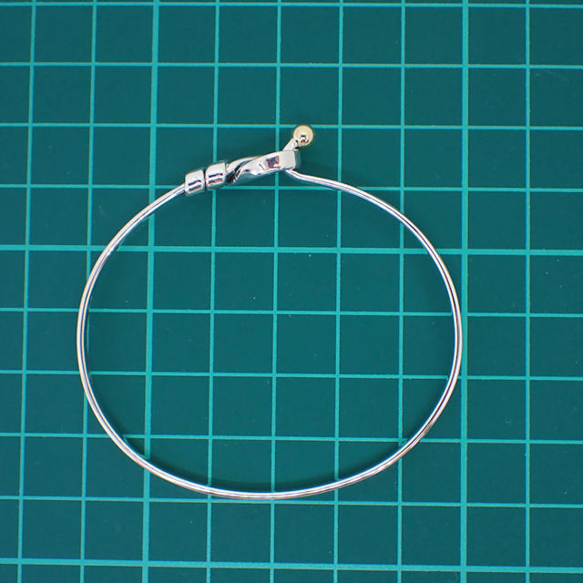 Tiffany & Co.(ティファニー)の【中古】ティファニー 925/750  フック＆アイ バングル[g949-21］ レディースのアクセサリー(ブレスレット/バングル)の商品写真