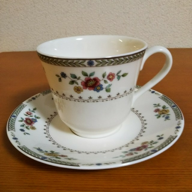 Royal Doulton - ロイヤルドルトン カップ&ソーサー、プレート3点