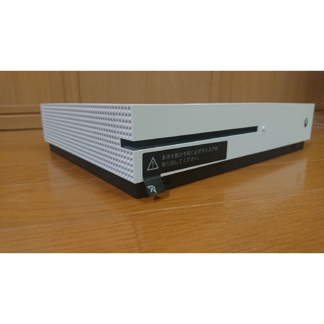 Xbox(エックスボックス)のMicrosoft Xbox One S 1TB (Halo Collectio エンタメ/ホビーのゲームソフト/ゲーム機本体(家庭用ゲーム機本体)の商品写真