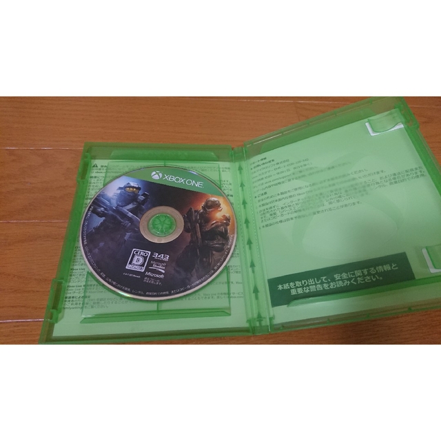 Xbox(エックスボックス)のMicrosoft Xbox One S 1TB (Halo Collectio エンタメ/ホビーのゲームソフト/ゲーム機本体(家庭用ゲーム機本体)の商品写真