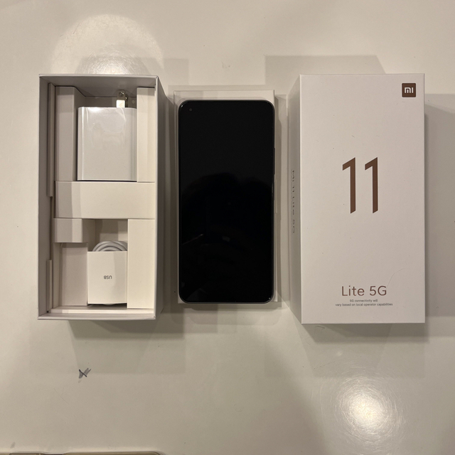 ANDROID(アンドロイド)のXiaomi Mi 11 Lite 5G  Truffle Black スマホ/家電/カメラのスマートフォン/携帯電話(スマートフォン本体)の商品写真