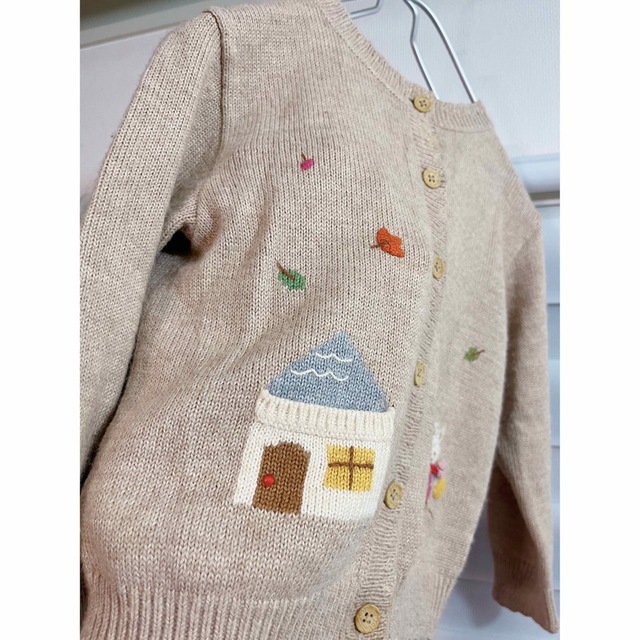 familiar(ファミリア)の【美品】Familiar 長袖 ニット 前開き カーディガン 刺繍 キッズ/ベビー/マタニティのキッズ服女の子用(90cm~)(カーディガン)の商品写真