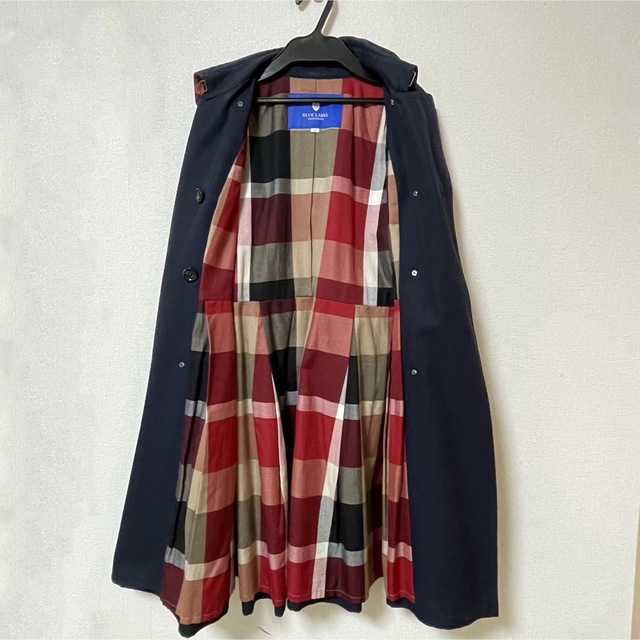 BURBERRY BLUE LABEL(バーバリーブルーレーベル)のBLUE LABEL 紺 トレンチコート レディースのジャケット/アウター(トレンチコート)の商品写真