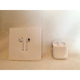 アップル(Apple)の正規品　Apple AirPods アップル　エアポッズ　充電器(ヘッドフォン/イヤフォン)