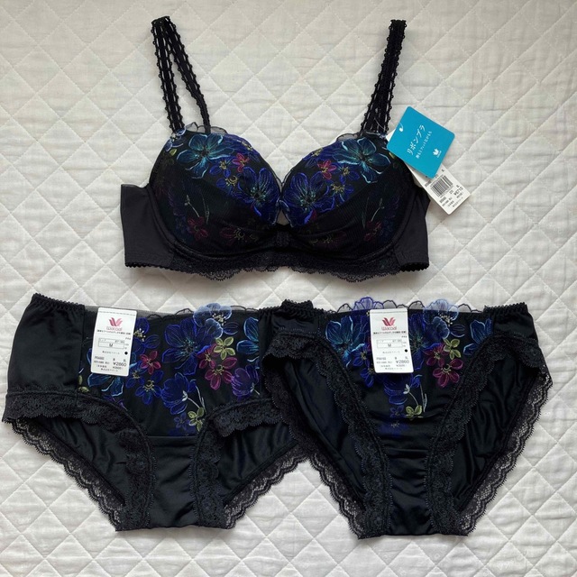 おトク】 人気新品GHI華やかフラワーレースブラジャーTバックショーツ