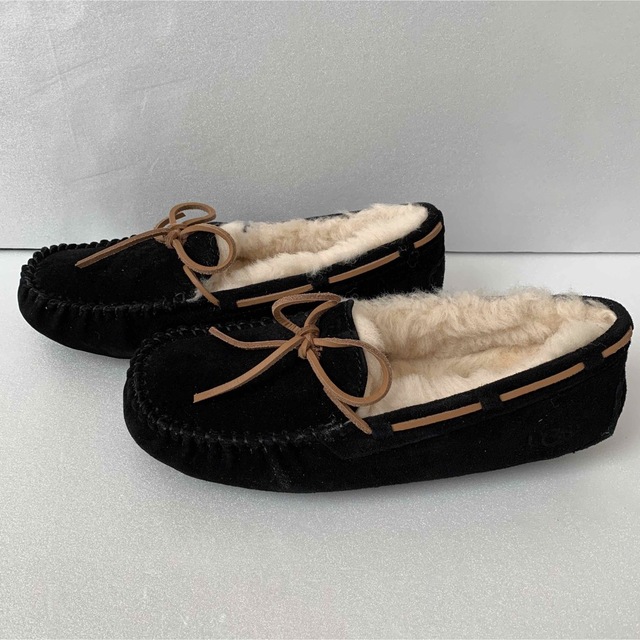 高級素材使用ブランド UGG アグ ダコタ 24.0cm US7 ブラック モカシン