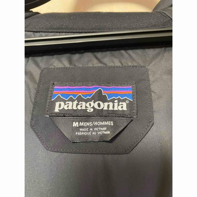 patagonia(パタゴニア)のパタゴニア　ジャクソングレイシャージャケット　ブラック メンズのジャケット/アウター(ダウンジャケット)の商品写真
