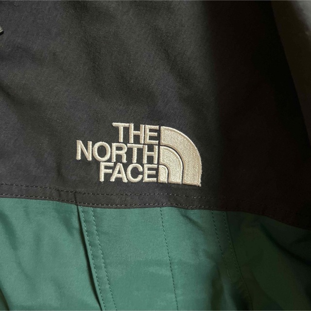 THE NORTH FACE(ザノースフェイス)のノースフェイス　マウンテンライトジャケット　ボタニカルガーデングリーン  S 男 メンズのジャケット/アウター(マウンテンパーカー)の商品写真