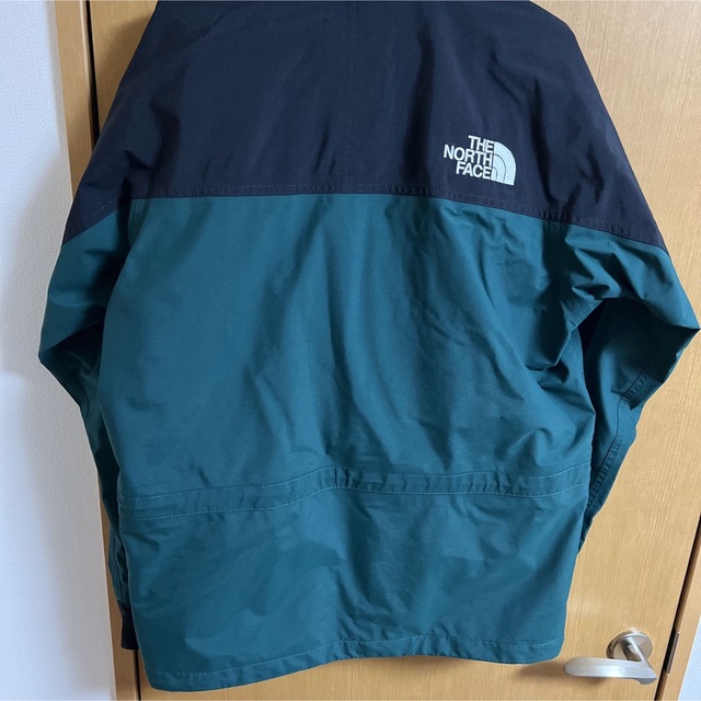 THE NORTH FACE(ザノースフェイス)のノースフェイス　マウンテンライトジャケット　ボタニカルガーデングリーン  S 男 メンズのジャケット/アウター(マウンテンパーカー)の商品写真